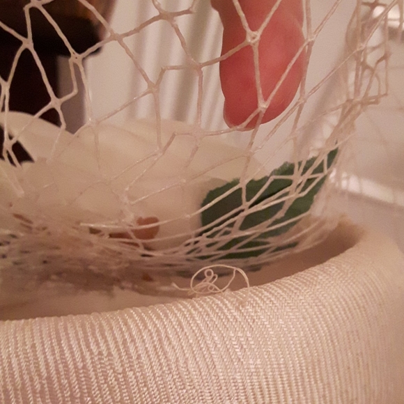 🛍️NWOT Headpiece with veil and rose - Picture 5 of 5